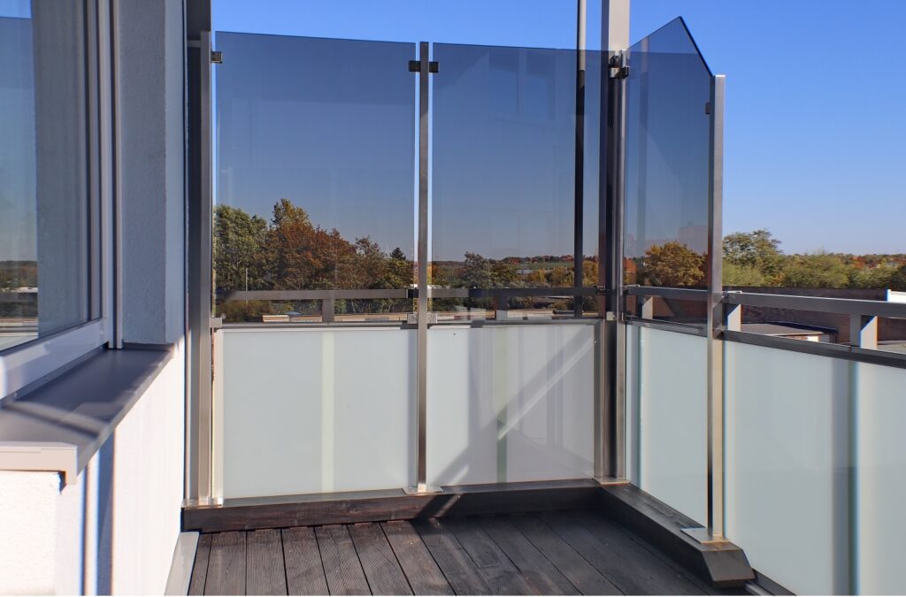 PLEXIGLAS® für Balkon, Terrasse und Garten: 15 praktische Anwendungen mit Maßzuschnitt