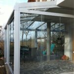 PLEXIGLAS® oder Glas? Der technische Vergleich für Wintergarten, Balkon, Vordach und Sichtschutz